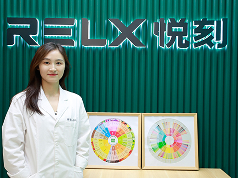 悦刻的生产车间拍摄